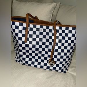 MK tote- very clean looks brand new